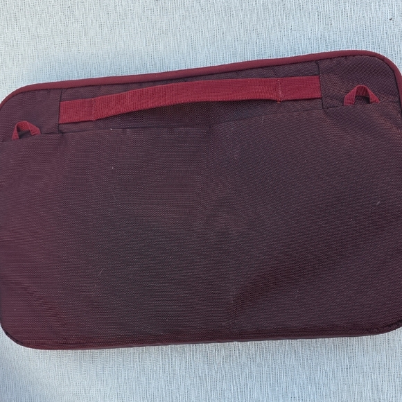 Thule Maroon Laptop Bag - Picture 2 of 4